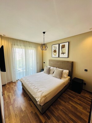 Căn hộ tiện nghi đơn giản, ban công, quang cảnh thành phố | 1 phòng ngủ, bàn ủi/dụng cụ ủi quần áo 