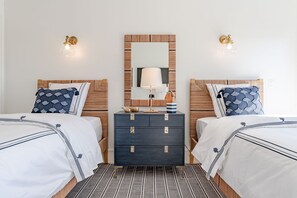 3 habitaciones, escritorio, tabla de planchar con plancha y wifi 