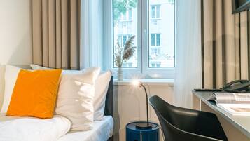 Iron/ironing board, free WiFi, bed sheets