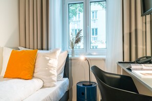 Iron/ironing board, free WiFi, bed sheets