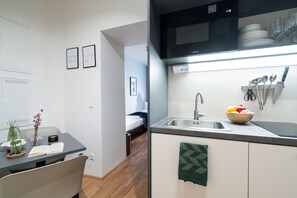 Fridge, microwave, stovetop, dishwasher