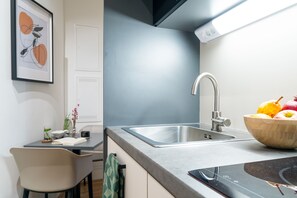 Fridge, microwave, stovetop, dishwasher