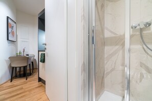 Shower, hair dryer, towels