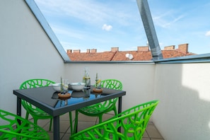 Outdoor dining - Vienna Residence, Prater - Exhibition Center #6485 (Vienna)