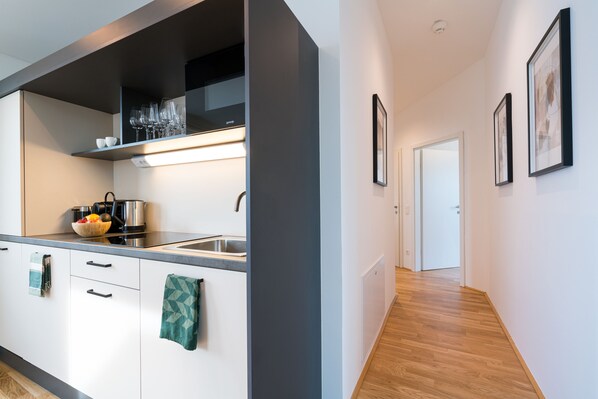 Fridge, microwave, stovetop, dishwasher