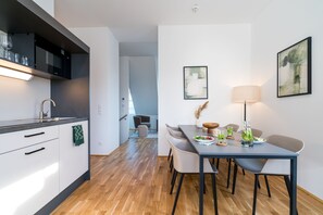 Dining - Vienna Residence | Opulent Viennese Penthouse with Stunning City Views and space for 8 people - Near Messe Wien #6487 (Vienna)