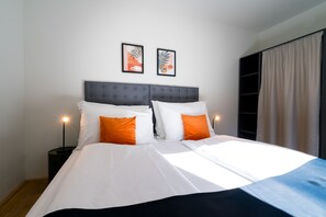 1 habitación, tabla de planchar con plancha, wifi gratis y ropa de cama 