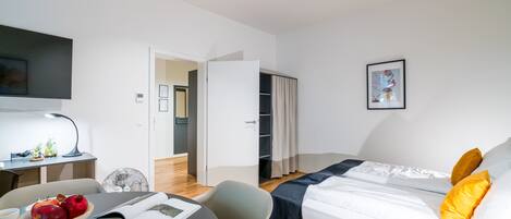 Fer et planche à repasser, Wi-Fi gratuit, draps fournis