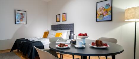 Iron/ironing board, free WiFi, bed sheets