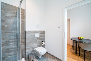 Shower, hair dryer, towels - Vienna Residence, Prater - Exhibition Center #6465 (Vienna)