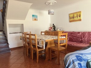 Dining - Albufeira holiday villa with large sun terrace shared pool and quiet location,  (Albufeira)