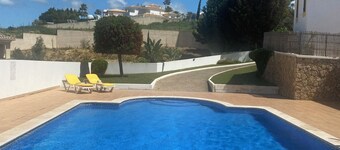 Albufeira holiday villa with large sun terrace shared pool and quiet location, 