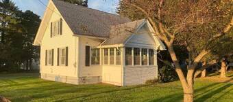 Steps from En-Joie Golf - 3BR Bungalow, Pet-Friendly w/ AC & WiFi