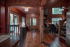 Interior - Olivers Hideaway | on Fightingtown Creek (Cherry Log)
