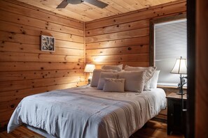 4 室のベッドルーム、デスク、アイロン / アイロン台、WiFi (無料)