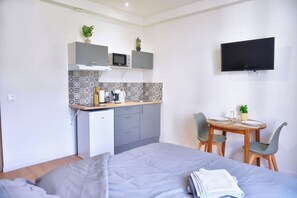 1 bedroom, iron/ironing board, WiFi