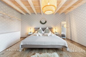 1 soverom, skrivebord, reiseseng for barn og wi-fi