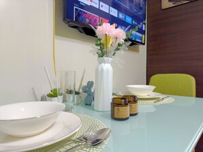 Dining - 1BR Makati, Air Residences M007 (Makati)