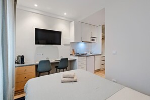 1 bedroom, desk, iron/ironing board, WiFi - Lovely studio, fully equipped & near subway (Nº5) (Lisboa)