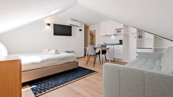 1 slaapkamer, een bureau, een strijkplank/strijkijzer, wifi