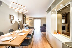 Khu vực ăn uống tại phòng
