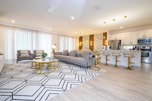 TV, video games - 2615SN - Stunning Home 9 Ensuites Near Disney (Kissimmee)