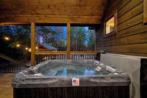 Bañera de hidromasaje al aire libre