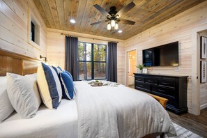 1 bedroom, free WiFi, bed sheets - NEW Listing Discounts! 1BR w/ loaded amenities! (Broken Bow)