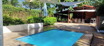 Charming 2-bedroom cabin in beautiful Santa Marta with AC, WiFi