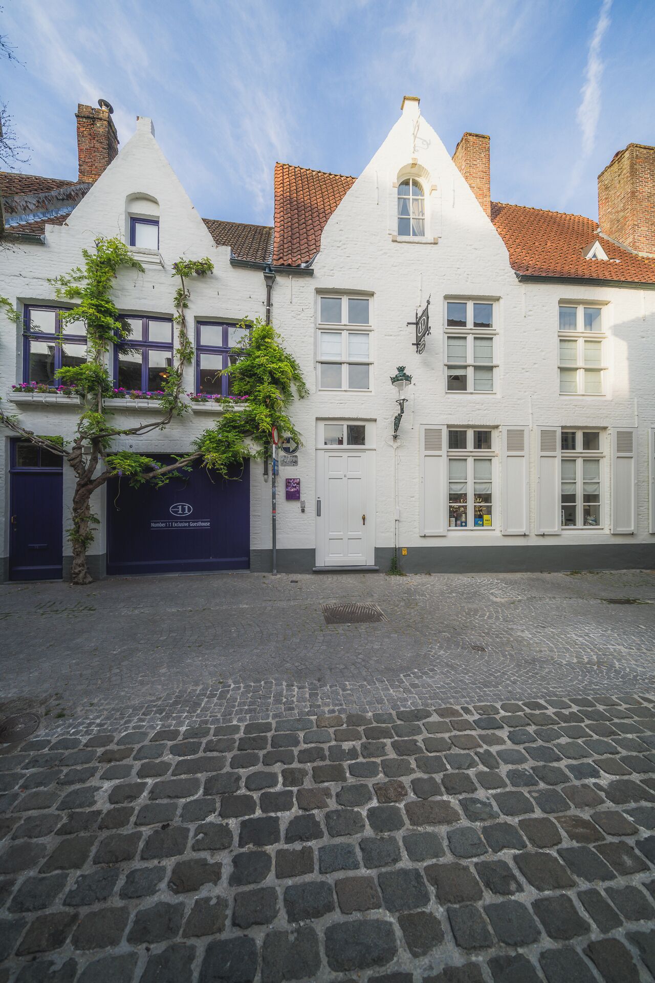 Vista frontal de la propiedad