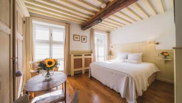 1 bedroom, Egyptian cotton sheets, premium bedding
