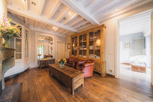 Number 11 Exclusive Guesthouse