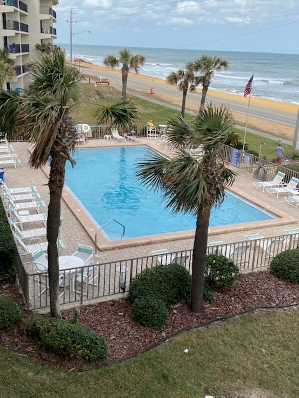 SPECTACUALR OCEAN AND POOL VIEW ORMOND BEACH FLORIDA CONDOMINIUM