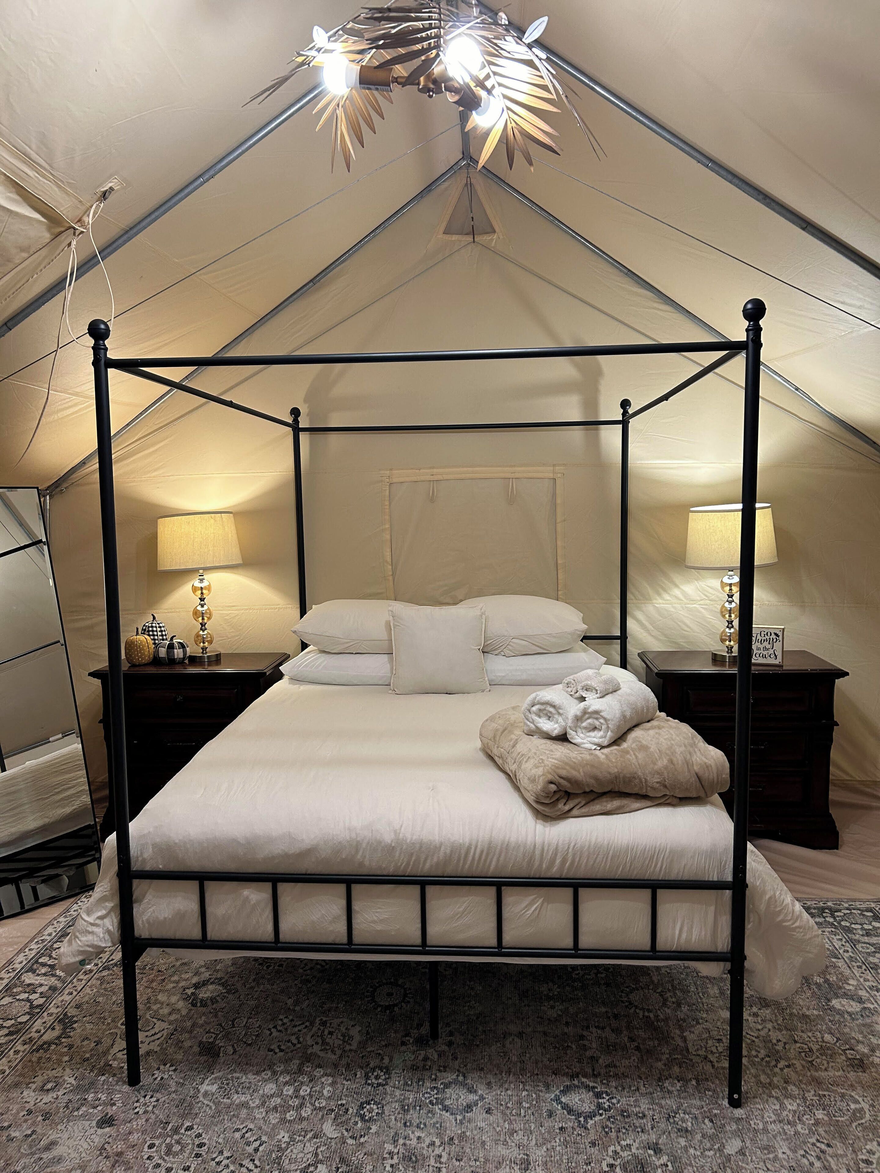 1 bedroom, bed sheets