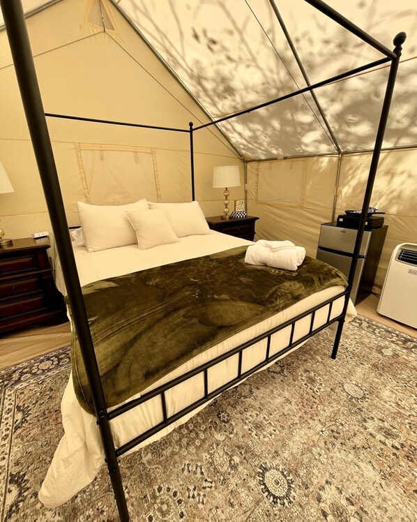 1 bedroom, bed sheets