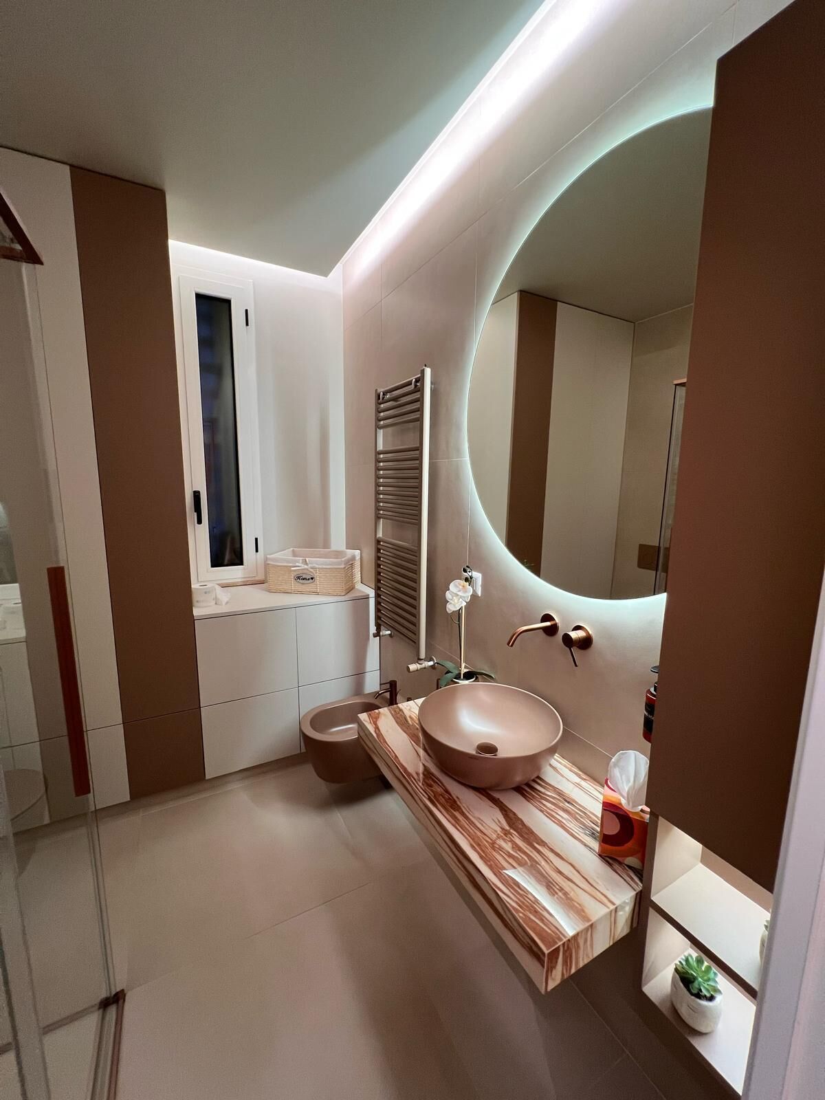 Dusche, Haartrockner, Bidet, Handtücher