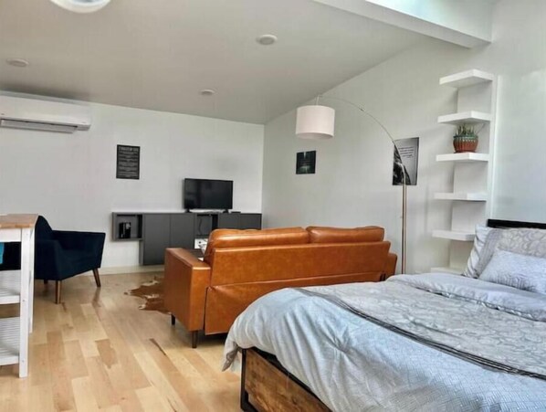 1 bedroom, iron/ironing board, travel cot, free WiFi