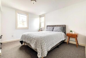 1 室のベッドルーム、アイロン / アイロン台、ベッドシーツ