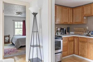 1 bedroom, iron/ironing board, free WiFi, bed sheets - BTV Metro Apartment: 2nd floor, parking (Burlington)