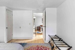 1 bedroom, iron/ironing board, free WiFi, bed sheets - BTV Metro Apartment: 2nd floor, parking (Burlington)