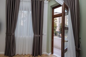 Deluxe Double Room, Balcony | Minibar, free WiFi, bed sheets - Hotel Vila 101 (Tirana)