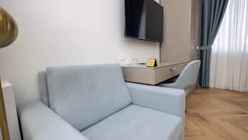 Deluxe Triple Room | Minibar, free WiFi, bed sheets