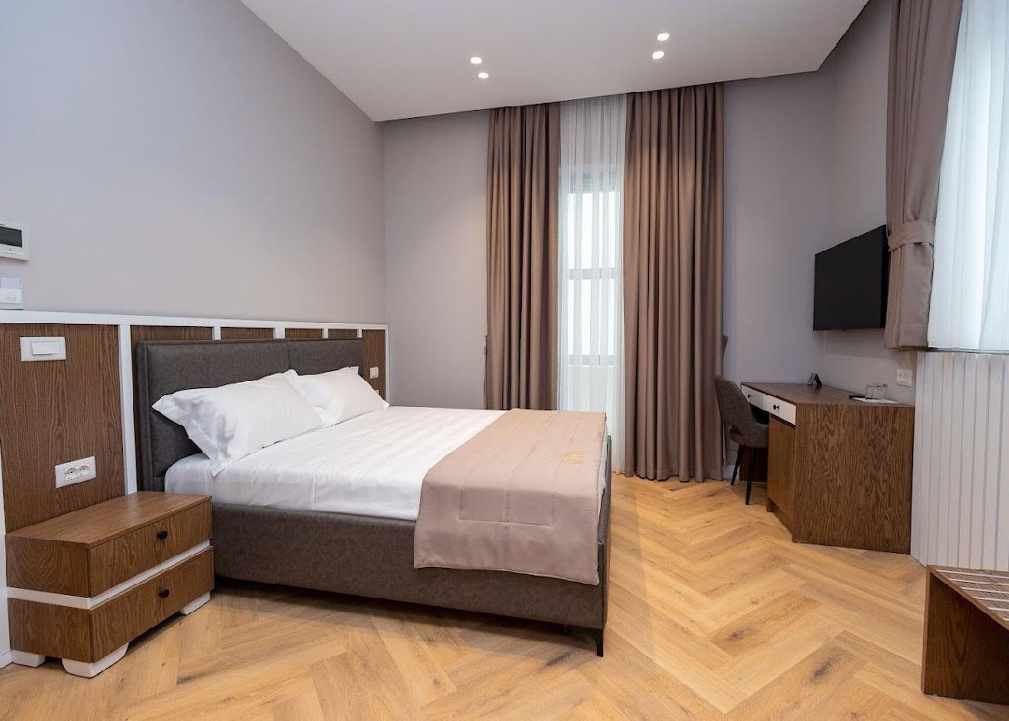 Minibar, wifi gratis y ropa de cama 