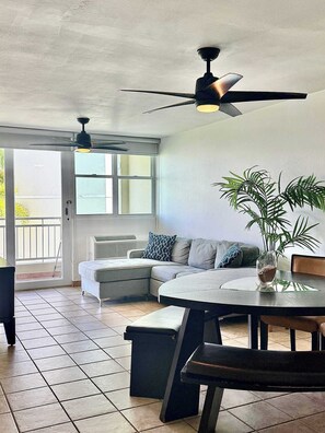 TV - #4 Beach Apt 2BR, 2BA - Jobos, Montones, Shacks (Isabela)