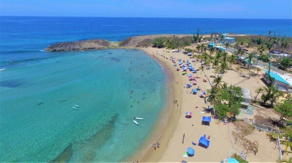 Una playa cerca