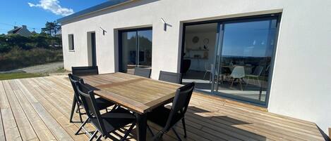 屋外ダイニングエリア