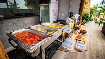 Desayuno a la carta diario (BRL 30.00 por persona)