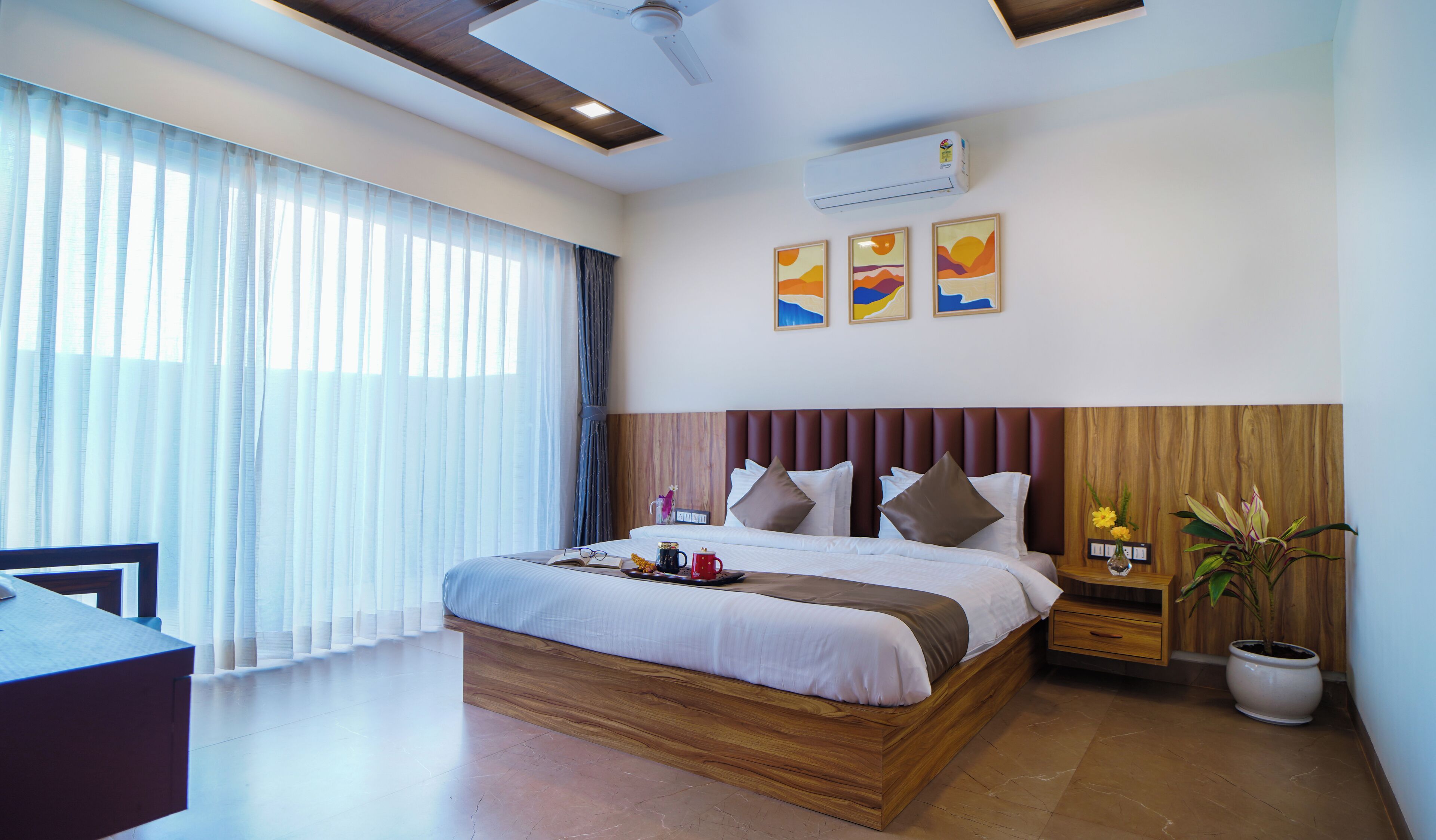 4 bedrooms, iron/ironing board, WiFi, bed sheets