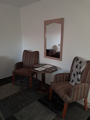 Standard Double Room | In-room dining