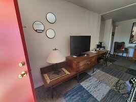 Cortinas blackout, wifi gratis y ropa de cama 